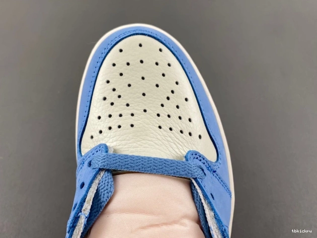 Reps TBK Flight OG Jordan in FD2596-400 1 WMNS Air First High 0810